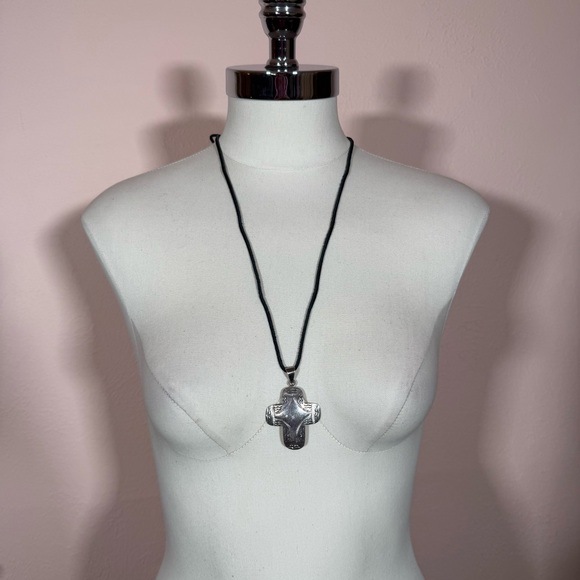 Taxco Vintage 80’ Southwestern Sterling silver oversized cross pendent necklace - Picture 12 of 17